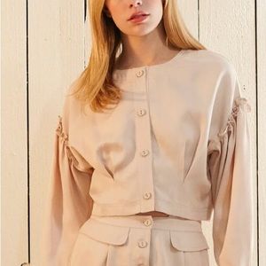 Nurode cropped button front long sleeve.